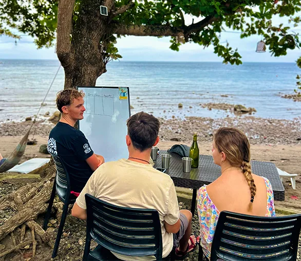 Antoine training with the La Tortue team by the beach in Dauin