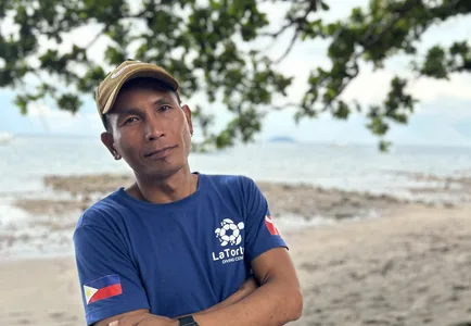 Charlie, Dive Master from Apo Island at La Tortue