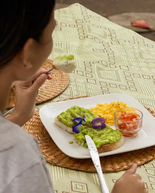 Assiette d'avocat au restaurant La Tortue
